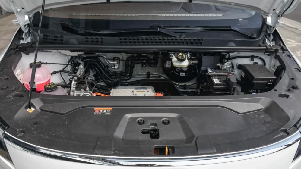 可选5座布局，紧凑型MPV定位，26款睿蓝8上市