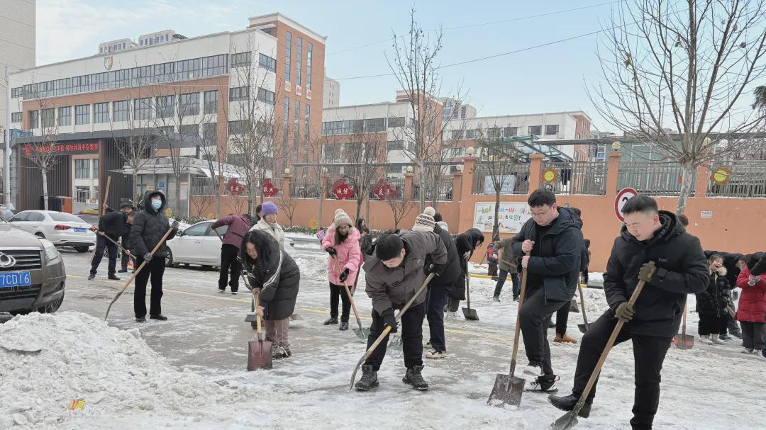 信阳市羊山新区：全区联动强保障 平安有序迎复课