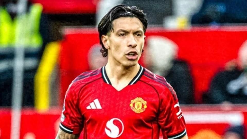 马丁内斯再遭伤病打击！曼联防线告急，卡里克紧急变阵仍取胜