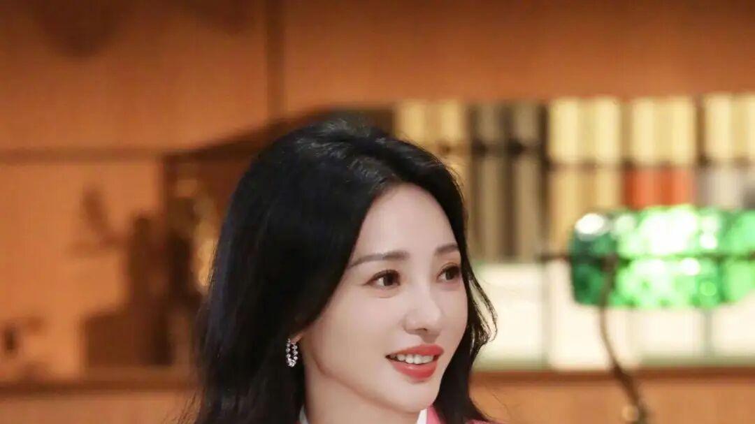 45岁柳岩近况曝光！身材模样变化大，被传与大学初恋复合归隐田园