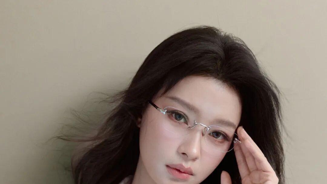 孙怡深夜送异性友人回家？本人幽默回应：送的是谁，你认出来了吗
