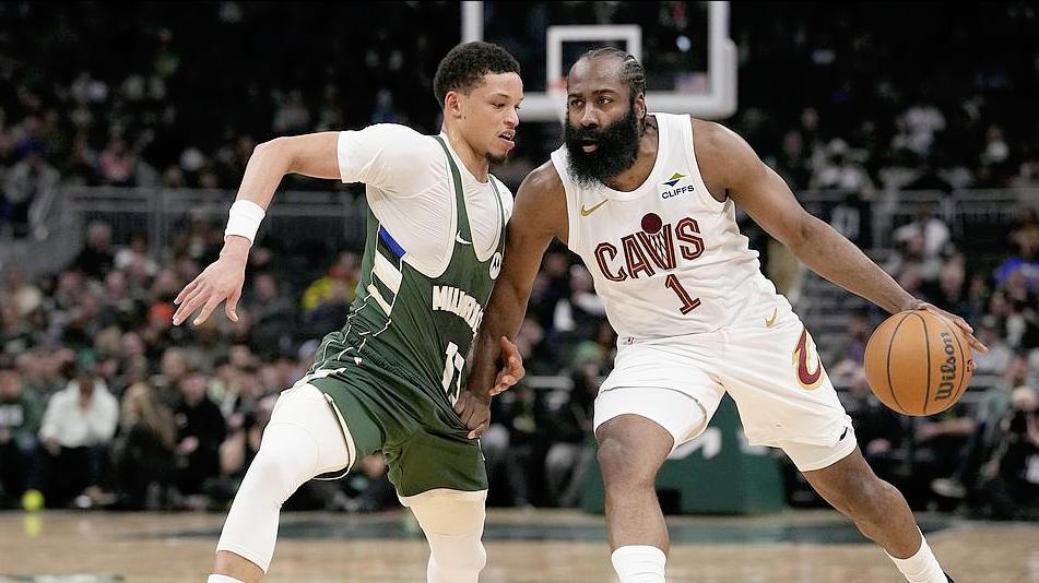 哈登被垫脚后砍27分！莫布利27+15统治内线，骑士胜雄鹿继续东部第四