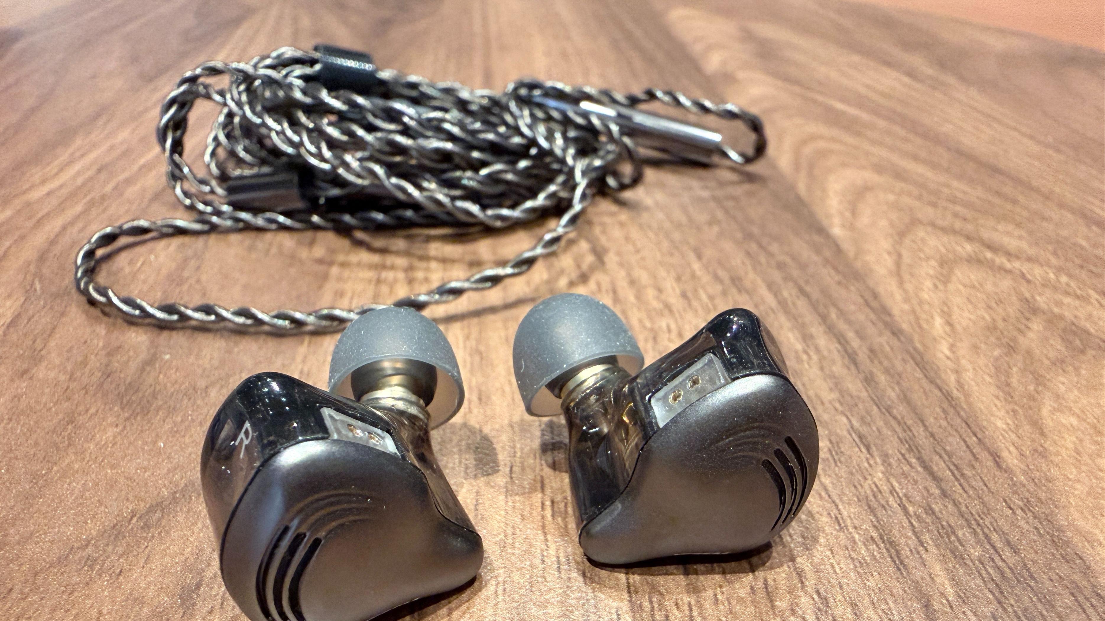 别再乱买耳机了！100元西圣 HiFi 1 解锁中高端体验，音质颜值双在线