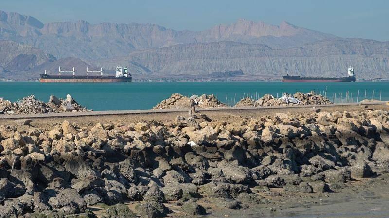 海事数据显示霍尔木兹海峡通航船只数量首次降为零