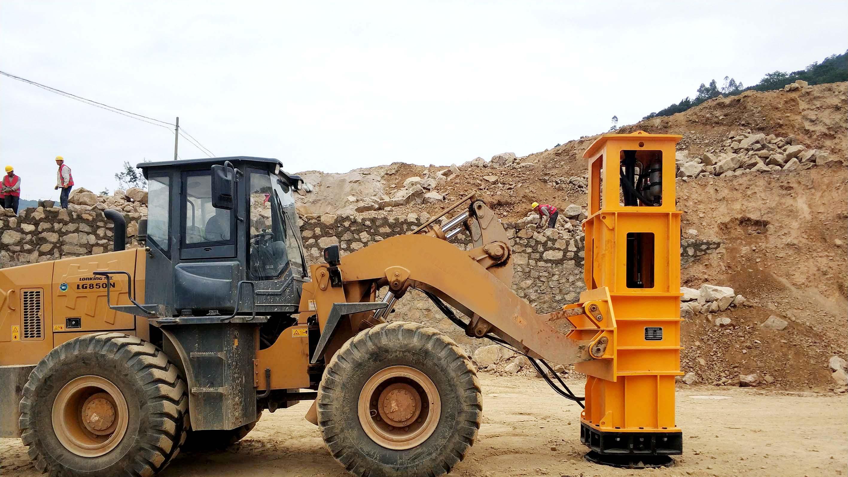 装载机带的打夯机：从“夯实重锤”到“地质听诊器”的角色重塑