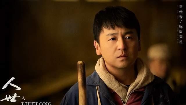 儿子发8万年终奖，给我买金包银假镯子，真镯子却给了亲家母