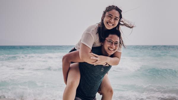 分手后他深夜发“还好吗”？其实是在等你这两种反应