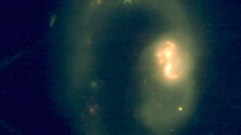 JWST揭示了附近超亮红外星系中丰富的有机化学信息