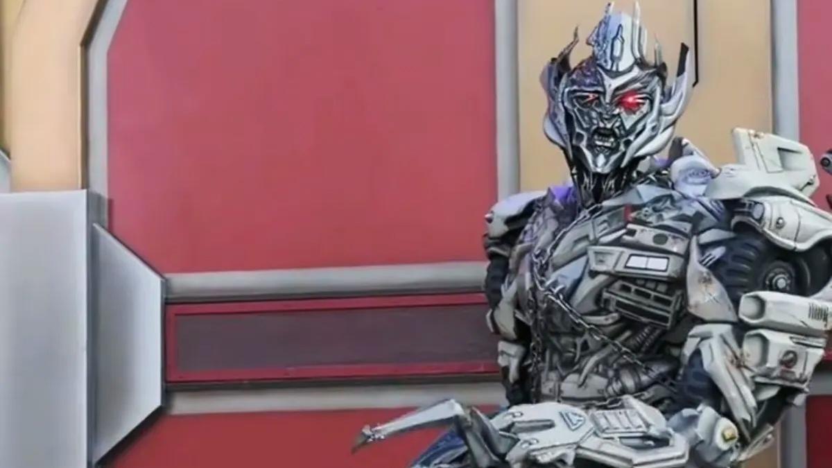 走出阴霾，全红婵与冠军杨倩游玩北京，大秀舞蹈帮路人哄孩子