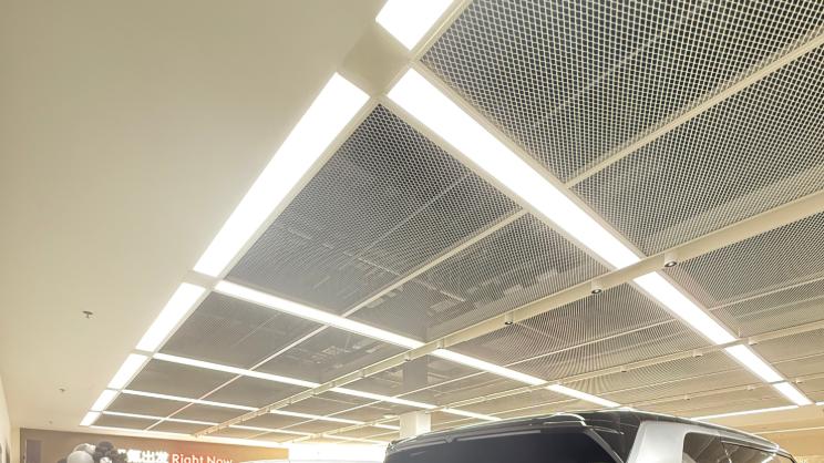 极氪交付中心，9X都停满了，现在交车速度越来越快了