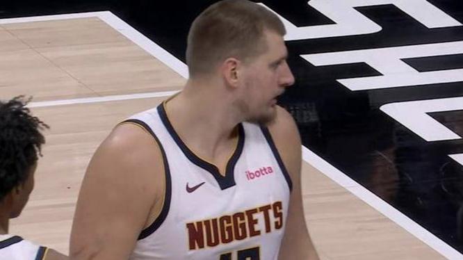 约基奇23分17板17助攻掘金险胜太阳，太阳前途无量