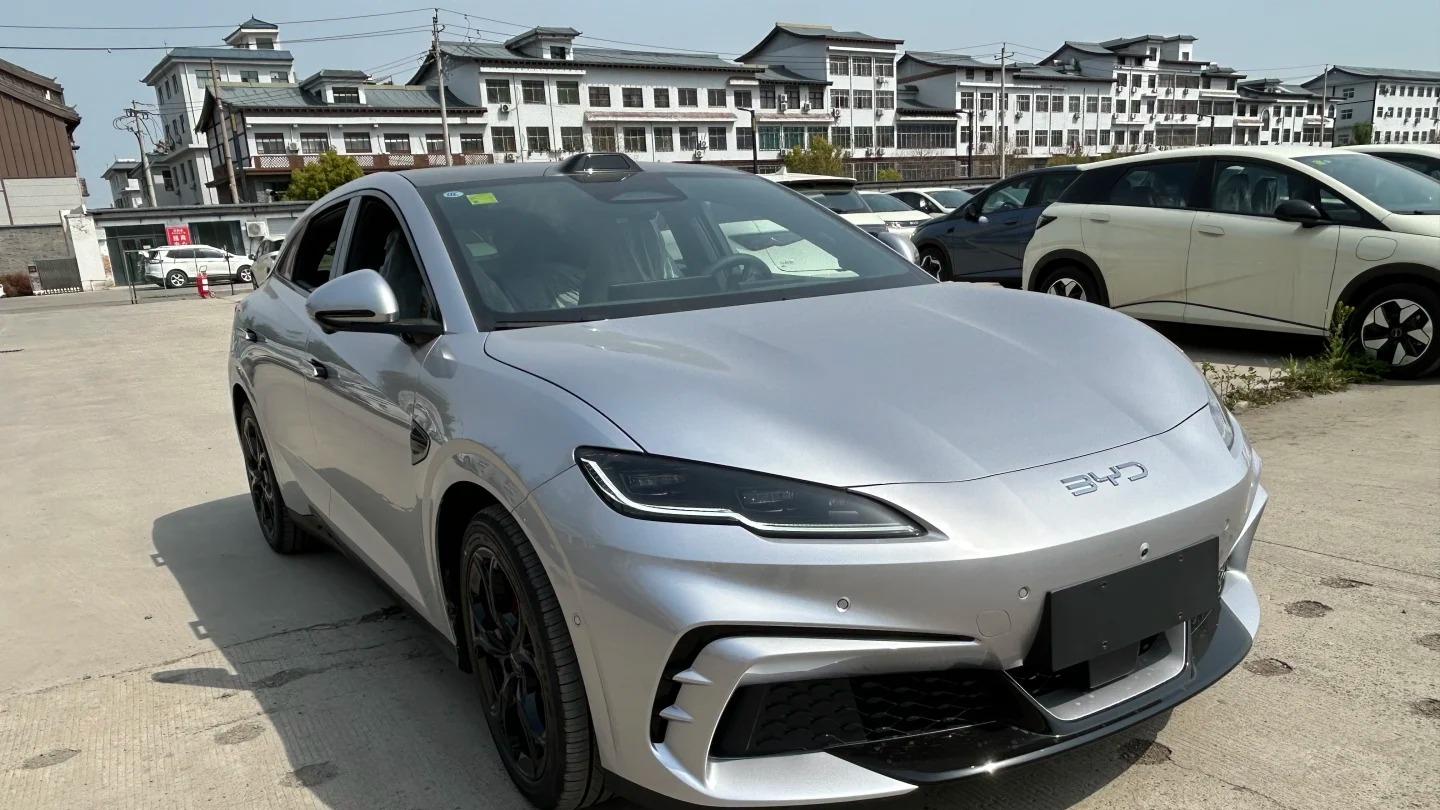 新款比亚迪海豹06 GT红色实车到店，外观确实有看头