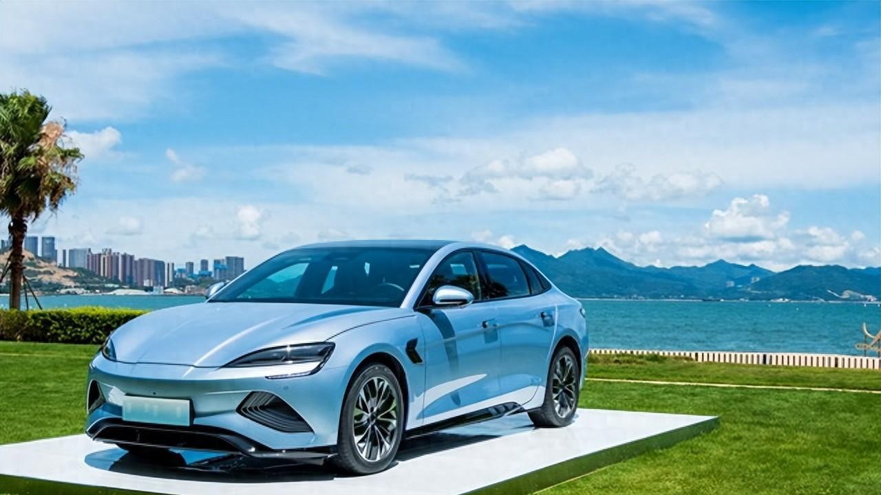 15万纯电轿车"续航王"盘点：实测能跑500km+