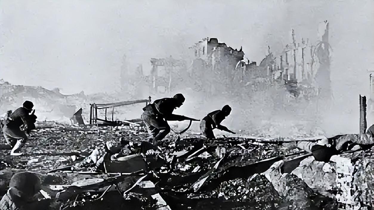 强大德军成片冻死在莫斯科时，为何不烧树木取暖？苏联人做法很绝