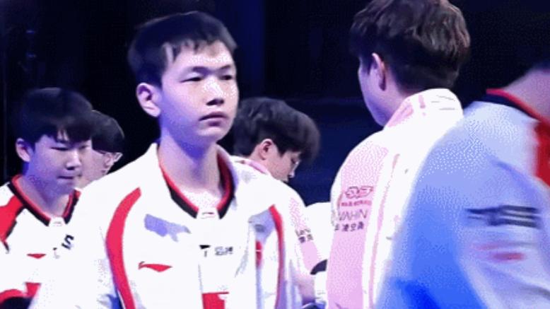 Bin已经引起整个LPL的反感，又一位选手正面硬刚，碰拳时直接无视他