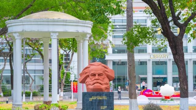 广东外语外贸大学怎么样？四年锻造“T型人才”的底层逻辑与战略价值