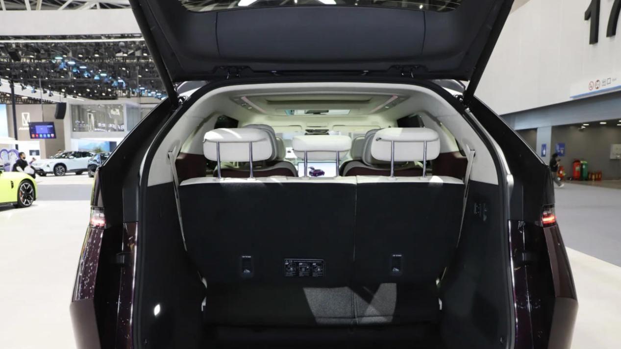 2026款小鹏X9怎么样？增程版可以跑1600km 左前组合灯总成6521元