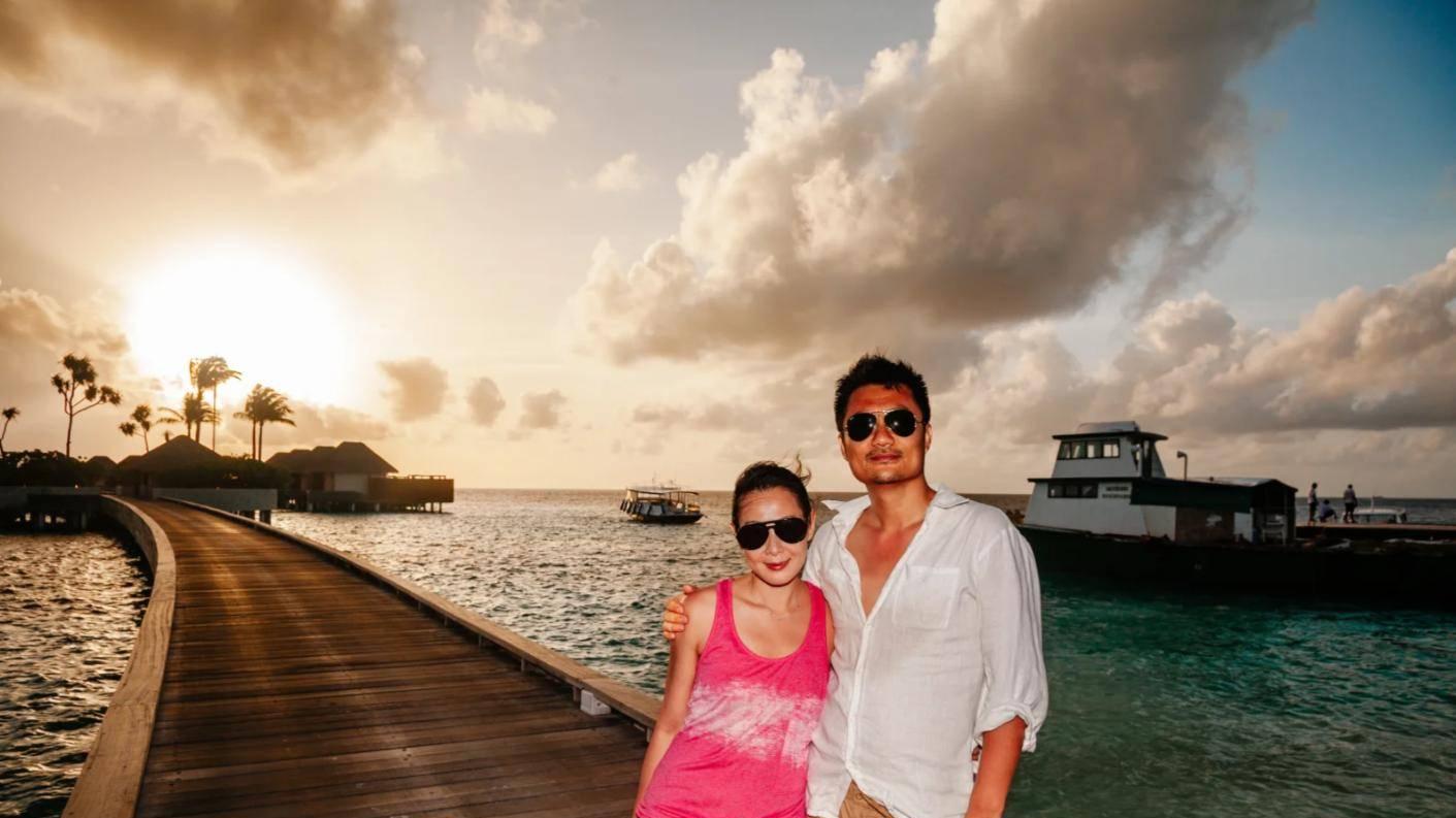 刘若英一大家北京团聚，婆婆出镜看着很随和，酷酷跟奶奶一样高了