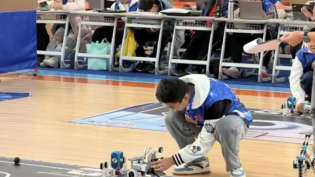 赛场竞辉载誉归 科创少年展锋芒——创建全国科技教育示范区鄂尔多斯市一中伊金霍洛分校在行动！