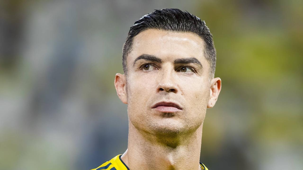 2-0, 40岁C罗腾空转体180度庆祝: 生涯968球+率队16连胜+领跑积分榜