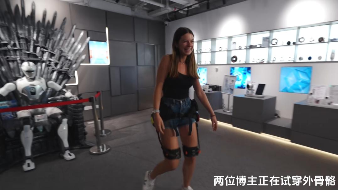 两个英国人在深圳待了一天，反复说了十遍：我们活在未来里