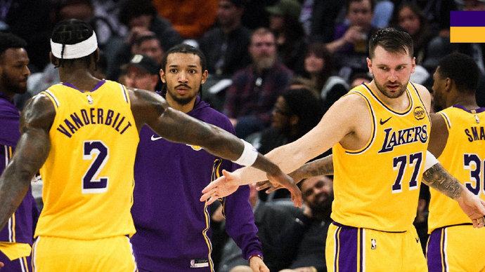 背靠背送火箭和湖人3连败！德罗赞32分，077空砍42+7+8，老詹22分