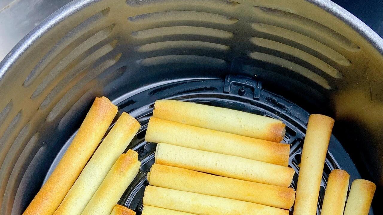 佩服我妈！剩煎饼秒变酥脆蛋卷，无油低卡，一口掉渣