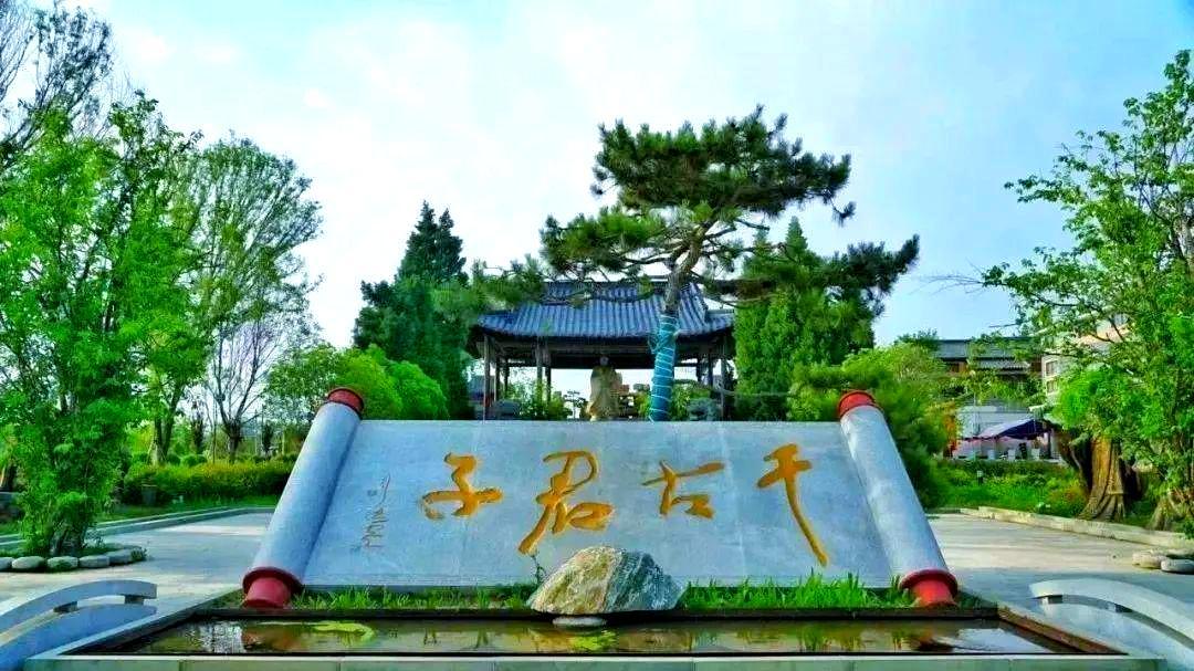 人间真正的光明与幽暗，从不取决于外在环境，而在于内心的正邪