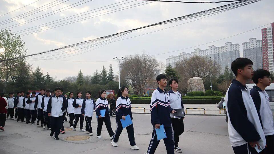 河东中医少儿推拿学校清明祭英烈主题教育活动