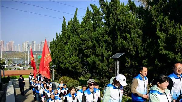 缅怀先烈祭英魂 薪火相传践初心——蚌埠市心连心志愿者协会清明祭英烈
