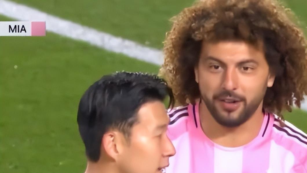 比3-0大胜更精彩的瞬间！孙兴慜履行了球衣承诺！