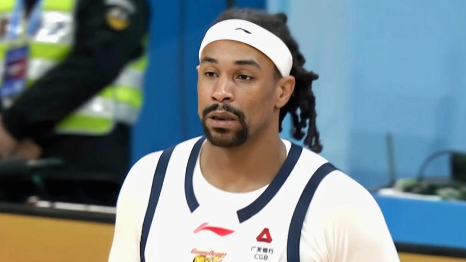 拒绝 4 连败！广东德比险胜，杜锋用人再引争议，张皓嘉救场，外援成拖累