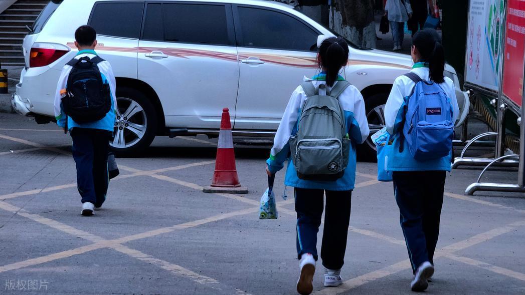 孩子上不了高中，家长还能托举他的未来吗？