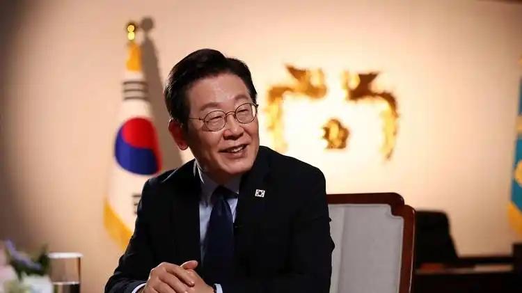 特朗普突然盯上韩国要加税，李在明这次怕是要头疼了