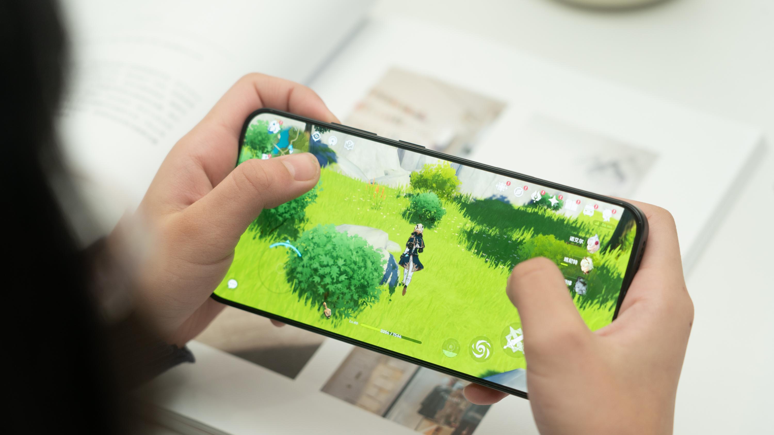 荣耀开辟新赛道！史上首款，10000mAh电池+东风涡轮散热风扇！