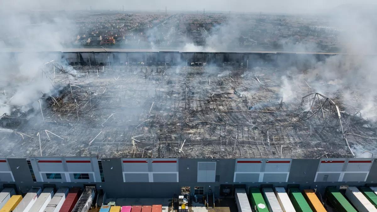 140名消防员扑不灭的火，竟烧出了美国物流业最深的裂痕