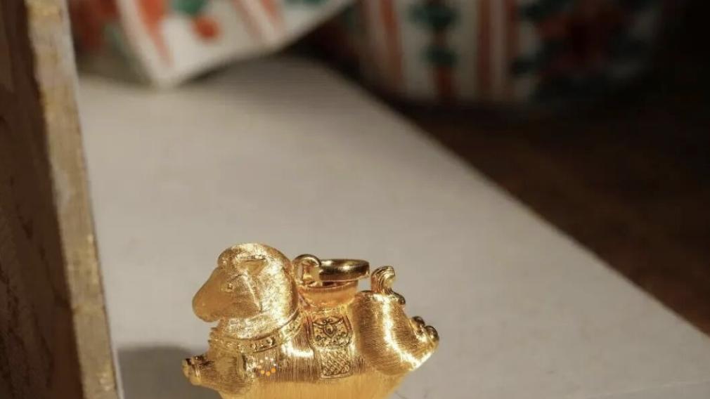 食伤，上班一条虫，下班一条龙