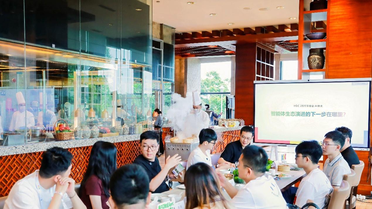 从HDC2026的这场早餐会，看懂小艺的发展的“下半场”