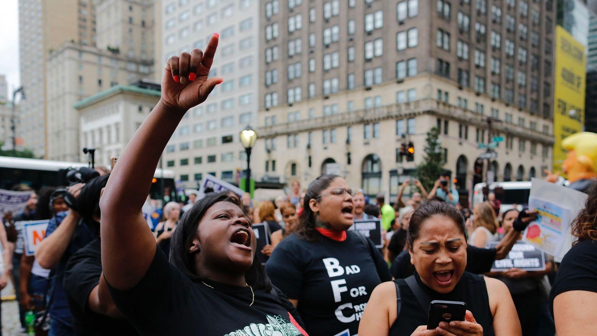 特朗普最近三个月疯狂落子，中期选举棋局浮出水面