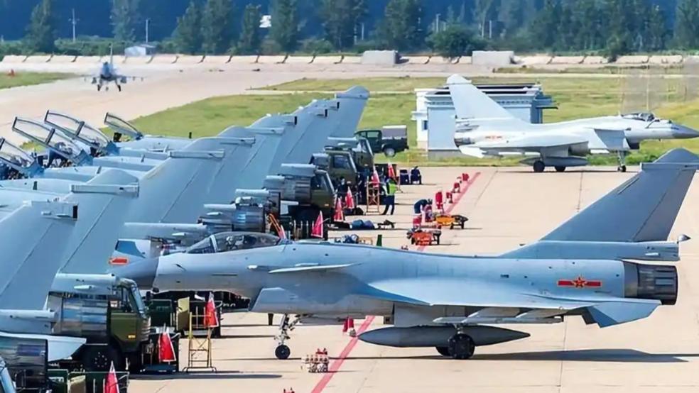 这才是中国空军目前最急缺的战机，要大批量生产装备，并非歼20