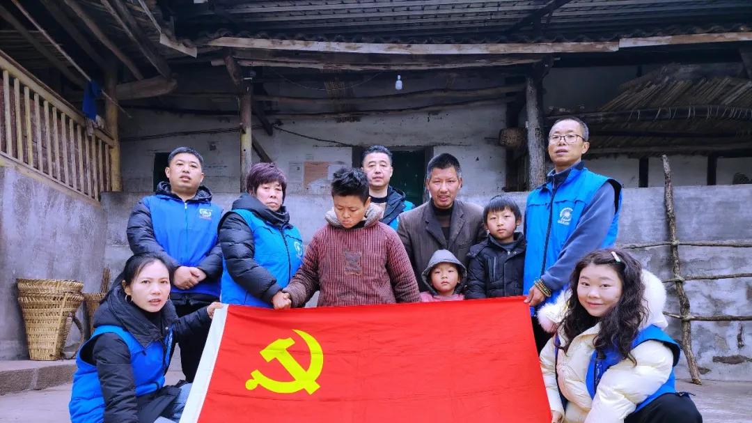 新春走基层·巴中 | 踏雪送暖！南江志愿者春节前回访困境学子家庭