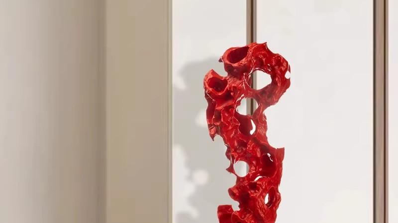 案头的诗意山河：琉璃太湖石栖云峰摆件