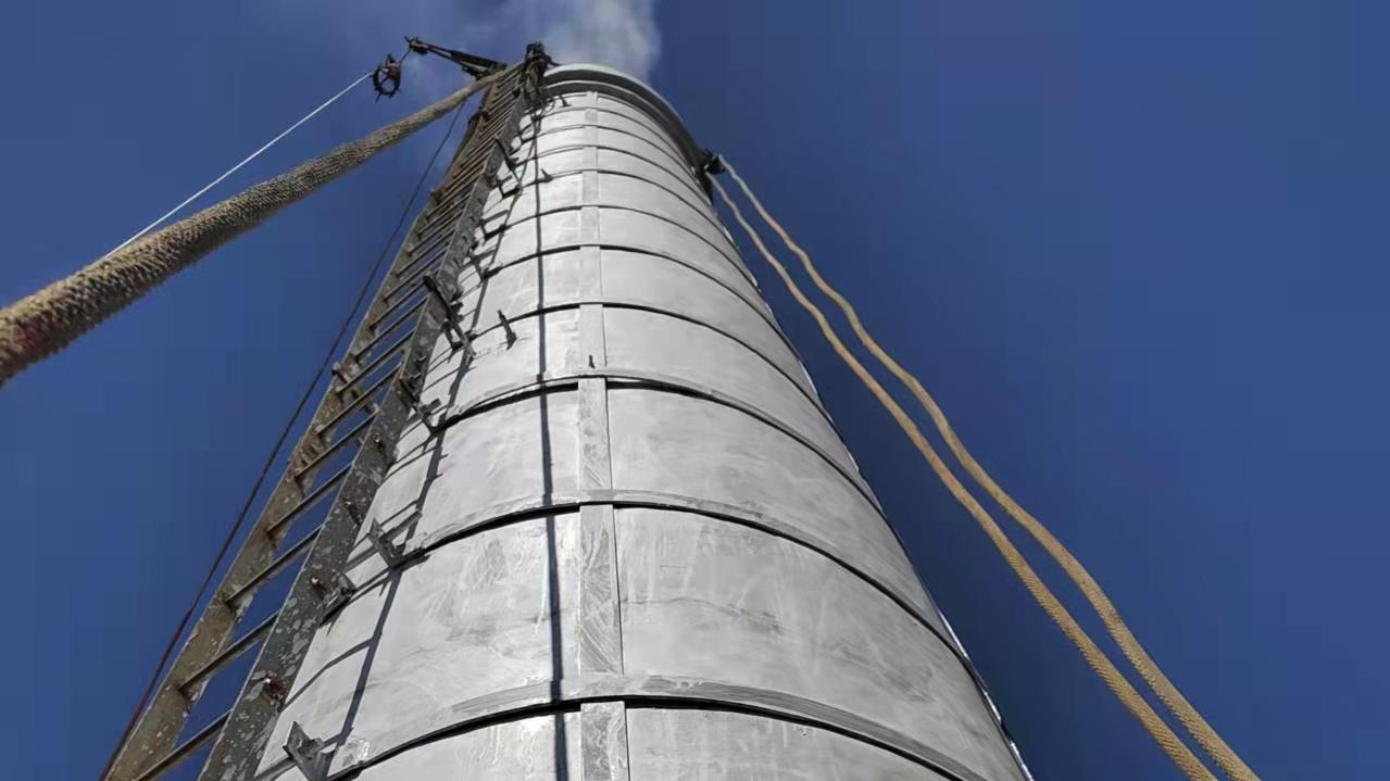 烟囱外壁维修补漏完工 抵御风雨渗漏