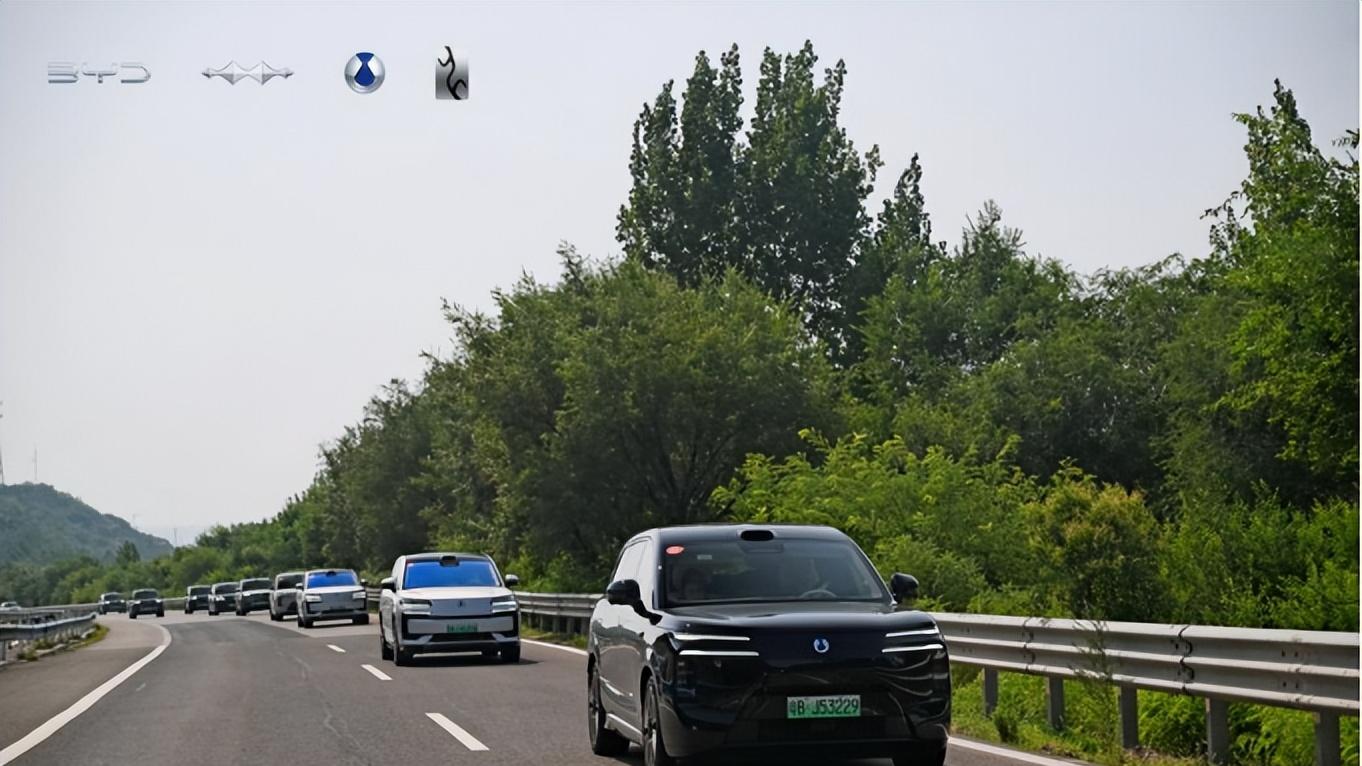 万里丝路智行山海，比亚迪闪充智驾护航远征