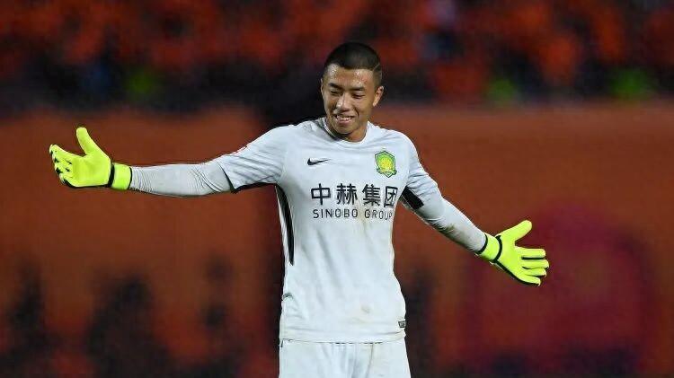 前国安门将28岁退役引热议，中超冬窗动态更新