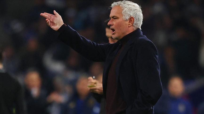 2-0，62岁穆帅发威：率队完胜阿维河，终结2连败，逼近葡超前二