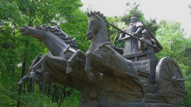 楚王要葬马，让百官哭丧！一个小丑穿丧服上殿，说的话让楚王脸都绿了！