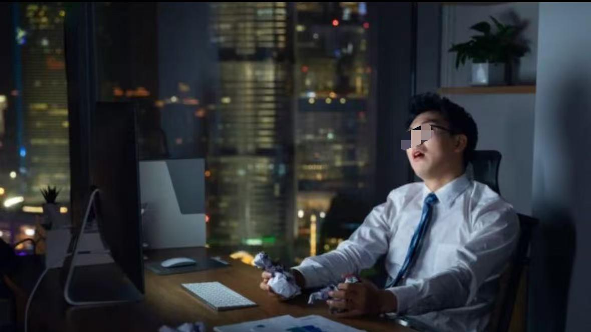 32岁程序员周末晕倒后离世，那个催你下班回家的人，其实是在救你