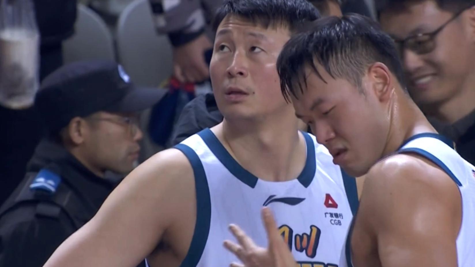 4人停赛合计罚16万！CBA开赛季最重罚单，四川遭晴天霹雳，球迷：至于吗