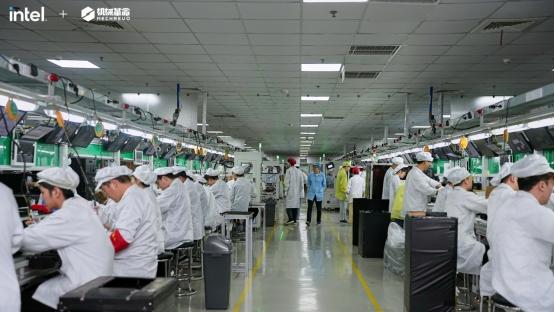 OEM+ODM双轨并驱协同提速，机械革命让前沿技术快速落地